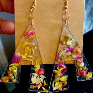 Real flower earrings 💐